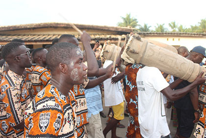 C Te D Ivoire Grand Bassam Sortie Du Tambour Parleur Annon Ant La