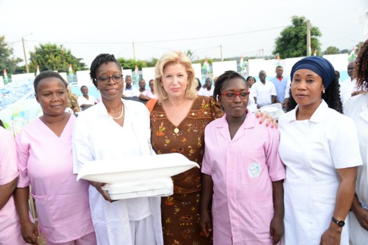 Centre de santé intégré de Dimbokro La première Dame Dominique