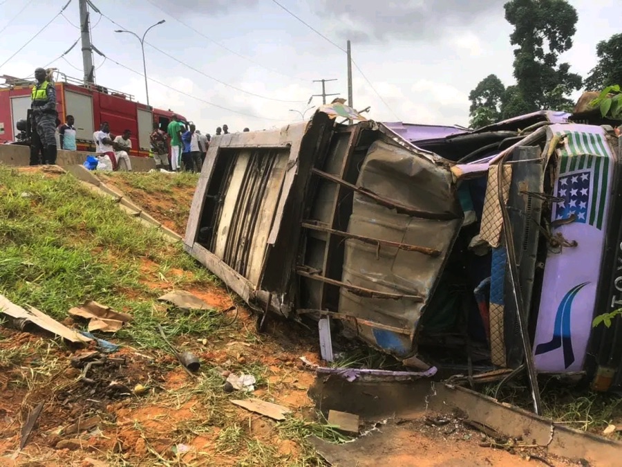 Côte d Ivoire la sortie de route d un véhicule de transport en commun