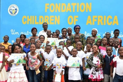 ONG Children of Africa offre un bibliobus à Aboboo