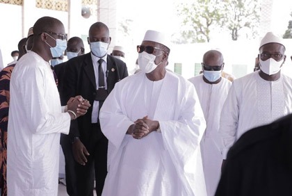 Recueillement du Président de la République, S.E.M. Alassane OUATTARA, sur la tombe du patriarche Péléforo GBON COULIBALY