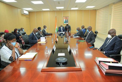 Budget-programme: cérémonie de signature de la lettre d`engagement du Ministère du Budget et du Portefeuille de l`Etat