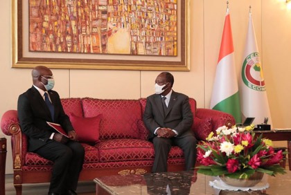 Entretien du Président de la République, S.E.M. Alassane Ouattara, avec le Ministre des Affaires Etrangères et de la Coopération de Guinée Equatoriale, M. Simeón Oyono Esono Angue