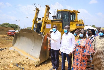 Yamoussoukro/Kokrénou : le Ministre Souleymane Diarrassouba procède au lancement des travaux reprofilage de la voie Fondation-Toit bleu