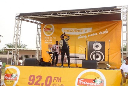 Fréquence 2 dans mon école: Le lycée moderne de Port Bouët accueille la radio