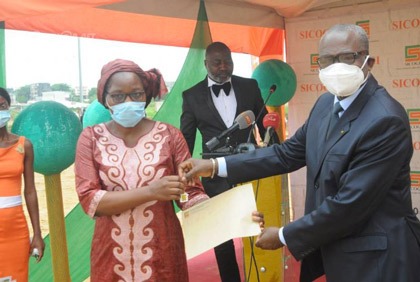 Cérémonie de lancement des travaux de voiries de l`opération Azito et de remise de clés de la cité ADO