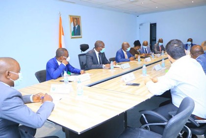Rencontres de travail entre le Ministre Souleymane Diarrassouba avec les industriels du secteur de l’huile raffinée et les meuniers