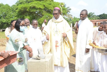 Cavally / Religion : La famille Ouloto et la communauté catholique de KLAON offrent une chapelle à l’Évêque du Diocèse de Man