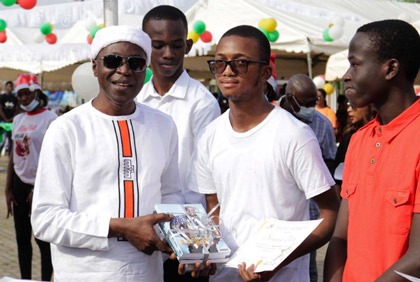 Noël 2020 à Bouaké: 3000 enfants gâtés de cadeaux par Amadou Koné