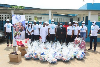 Fête de Noël: remise de cadeaux aux malades du Centre Hospitalier Régional (CHR) d’Abobo Félix Houphouët Boigny