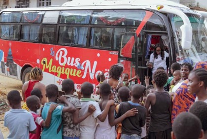 Fête de Noël : de nombreux jouets distribués aux enfants par l’ONG CIATKO et son bus magique de Noël