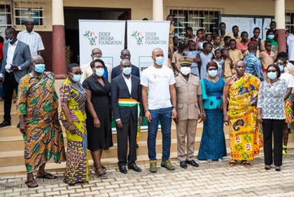 Appui à l’éducation: la fondation Didier Drogba offre des salles numériques aux élèves de Niablé