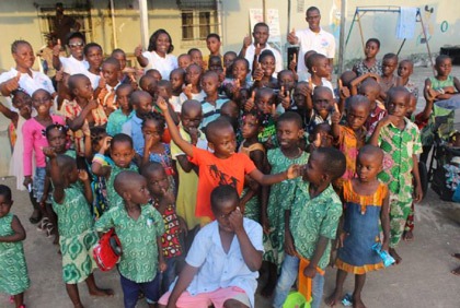 2e édition de l`arbre de Noël à l`orphelinat Jean Emmanuela de Monga à Alépé