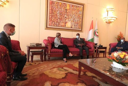 Entretien du Président de la République, S.E.M. Alassane Ouattara, avec la Présidente de l`Internationale Libérale, Dr Hakima El HAITE