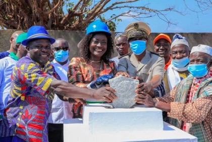 Développement : La Ministre Mariatou Koné pose la première pierre du Centre des impôts de Boundiali et Kouto