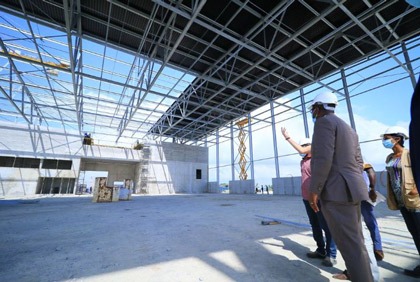 Visite du Ministre Souleymane Diarrassouba sur le site du chantier du parc des expositions d’Abidjan