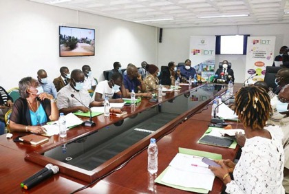 Conférence de presse relative au passage de la télévision analogique à la télévision numérique terrestre