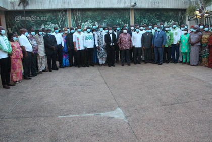 Le Président du PDCI Henri Konan Bédié échange les cadres et militants Atchan