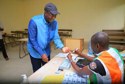 Yamoussoukro/Présidentielle : le Ministre Souleymane Diarrassouba accomplit son devoir de vote