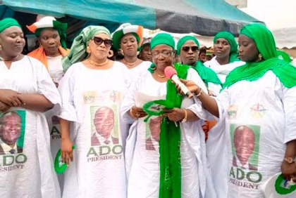 Sortie officielle de l`association Dames De Fer de petit Lomé d`Adjamé