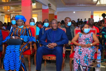 Yamoussoukro: le Ministre Souleymane Diarrassouba et des chrétiens prient pour des élections apaisées