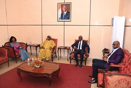 27e Congrès de l'Union Postal Universel : Arrivée des délégations du Cameroun et de la Guinée