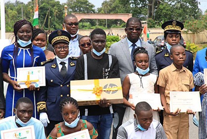 Célébration de l'indépendance : le député-maire prime les meilleurs élèves du département