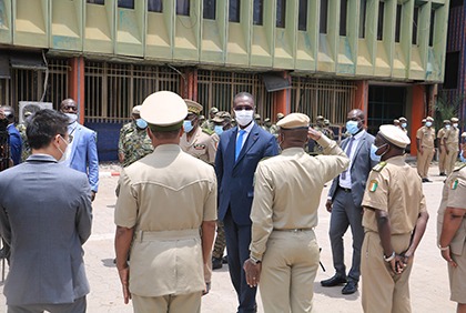 Le ministre du Budget et du Portefeuille de l'Etat visite le Data center des Douanes Ivoiriennes