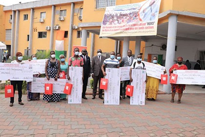 Treichville: remise de chèques aux bénéficiaires des fonds sociaux