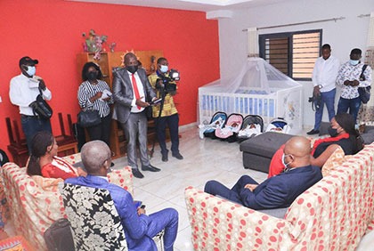 Visite à des nouveaux nés quadruplés à Bingerville et au CHU de treichville