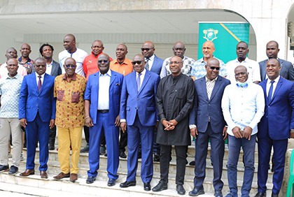 Visite des anciens champions de la CAN 92 au Comité d’organisation de la coupe d’Afrique des Nations