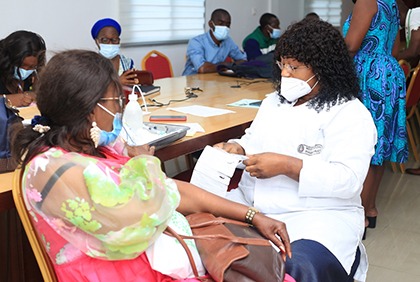 Santé: séance de vaccination contre la COVID-19