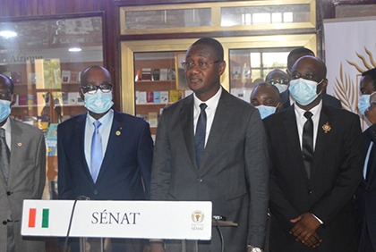 Budget de l'Etat: le document de programmation budgétaire et économique pluriannuelle présenté au sénat