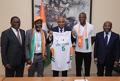 Sport: les Eléphants basketteurs médaillés d’argent reçus par le Premier Ministre Achi Patrick