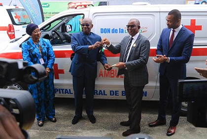 La LONACI fait dons d’ambulance à des localités et à l'Institut Pasteur d'Abidjan 