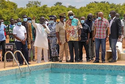 Korogho: visite des sites de constructions des infrastructures hôtelières et sanitaires
