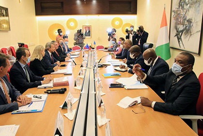 Signature de convention entre la Côte d'Ivoire et l'UE relative à un accompagnement pour surmonter l'impact économique et social Covid-19