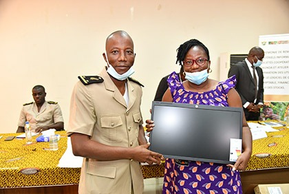 Côte d'Ivoire : le Conseil du Café-Cacao équipe 32 sociétés de coopératives de Café-Cacao à Gagnoa