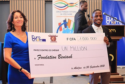 Soirée de réseautage: cérémonie de remise de chèques aux associations ivoiriennes