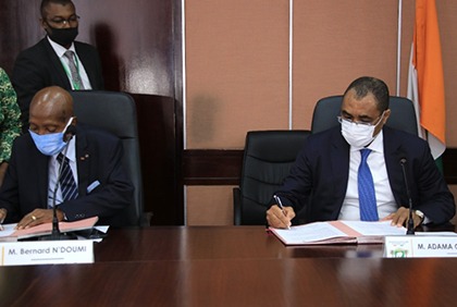 Signature de convention entre le ministère de l'économie et des finances et la fondation des parcs et réserves relative à la réduction des émissions autour du parc de Taï