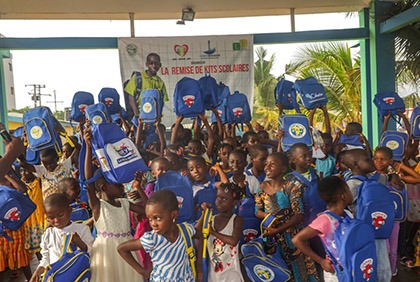 Éducation : l'ONG N'Klo Bakan offre 2000 kits scolaires à des élèves à Abidjan, Bouaké, Korhogo  et Jacqueville