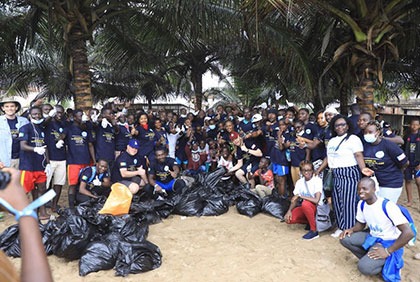 Grand Bassam: opération de nettoyage de la plage