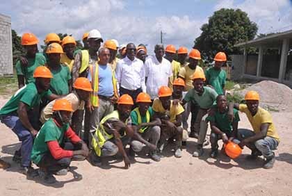 Bouaké: le Ministre Amadou Koné s'imprègne de l'avancement des travaux de la piscine municipale