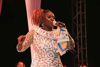 Concert des adorateurs avec la chantre Geneviève Brou