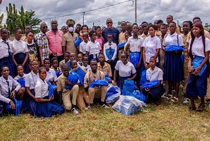 Vavoua: des bourses et équipements scolaires offert aux populations