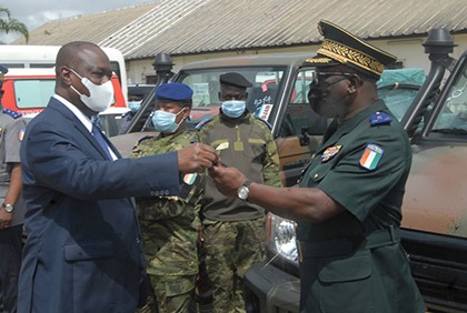 Sécurité:  Remise de  véhicules aux forces armées de Côte d'ivoire