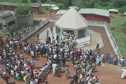 Kabakouman: le Général de Corps d'armées, Vagondo Diomandé s'incline sur la tombe de feu Guéï Robert
