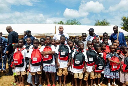 Education: des élèves de la commune de Vavoua dotés de kits scolaires