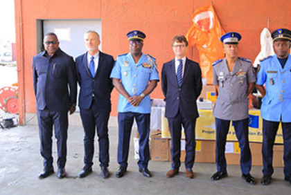 Remise de matériels d'intervention en matière de catastrophes nucléaire, radiologique, biologique ou chimique aux sapeurs pompiers