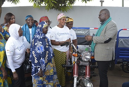 Bouaké : remise officielle d'équipements aux bénéficiaires du Programme d’Appui à la Petite Agro-Transformation (PAPAT)